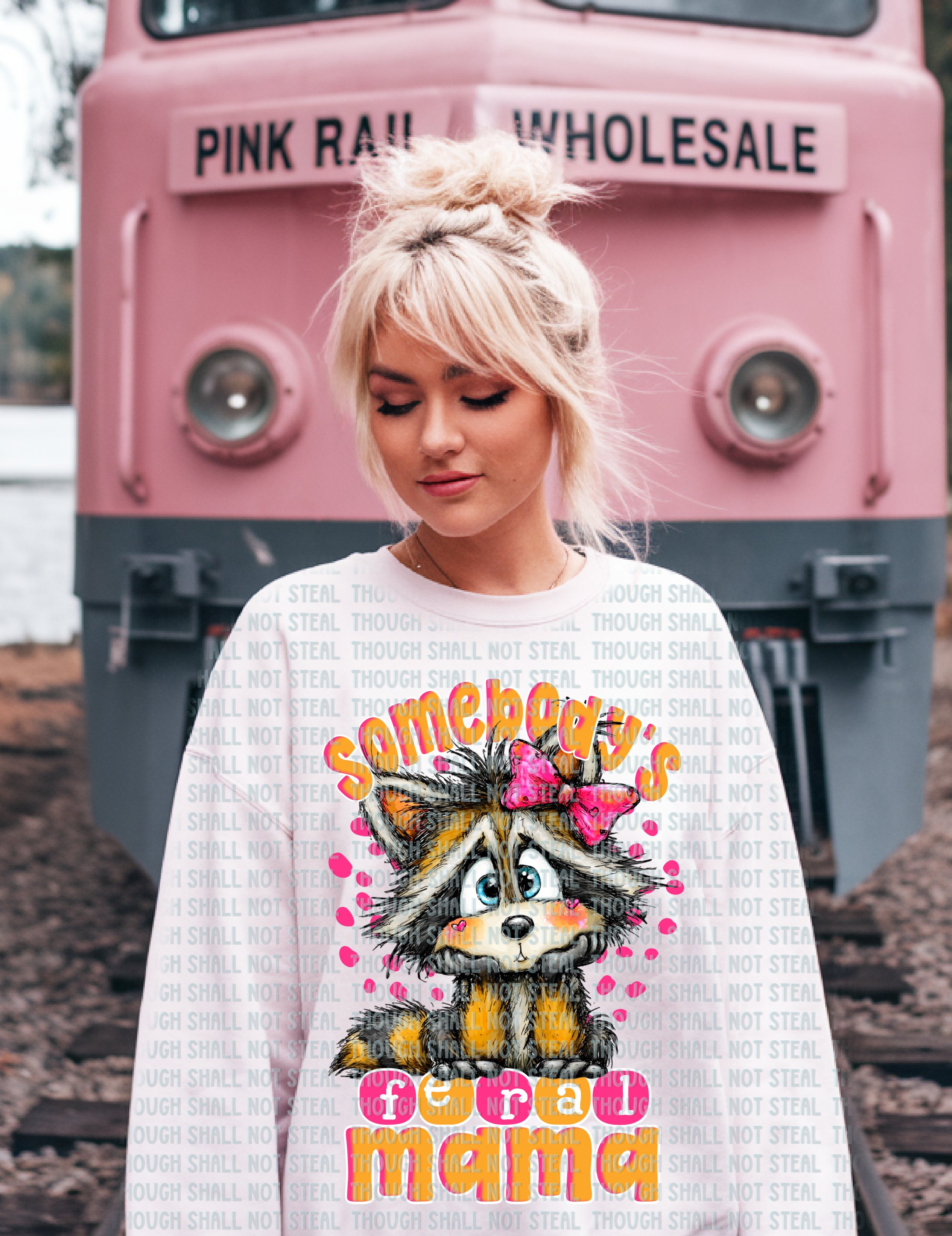 05-121 Somebody_s Feral Mama Completed Tee
